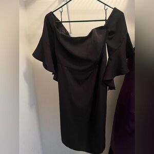 Off the shoulder, does not fall down 
Short winged sleeves 
Lined 
Flattering